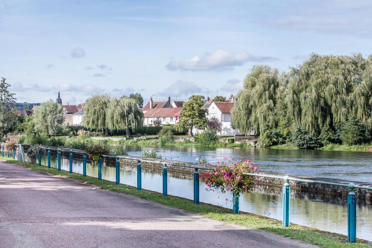 Entre Canal Et Vignes Bed and Breakfast Escolives-Sainte-Camille Exteriör bild