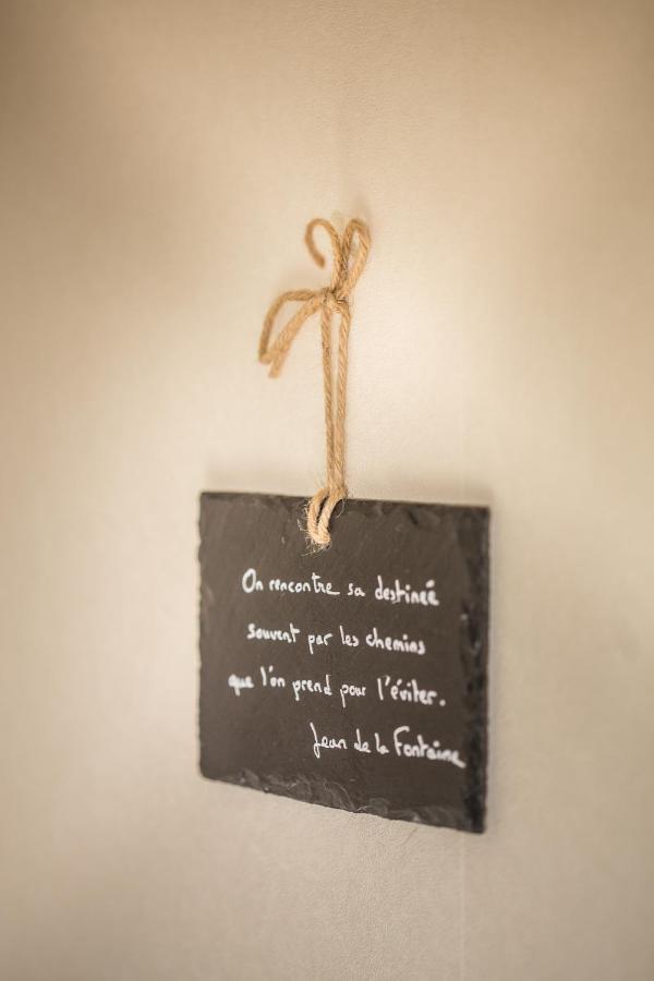 Entre Canal Et Vignes Bed and Breakfast Escolives-Sainte-Camille Exteriör bild