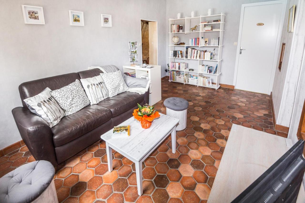 Entre Canal Et Vignes Bed and Breakfast Escolives-Sainte-Camille Exteriör bild