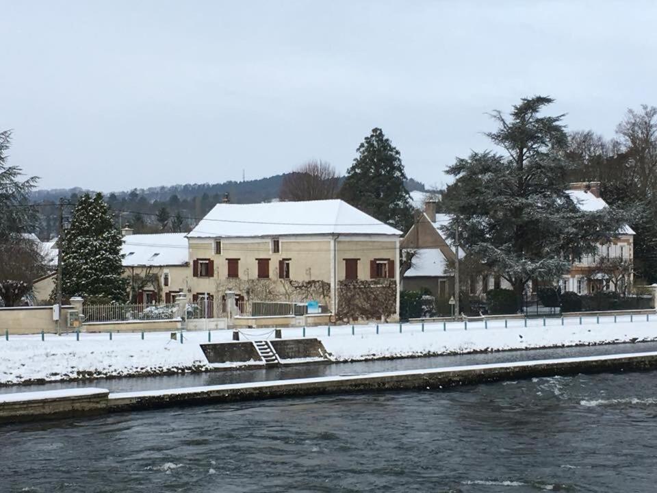 Entre Canal Et Vignes Bed and Breakfast Escolives-Sainte-Camille Exteriör bild